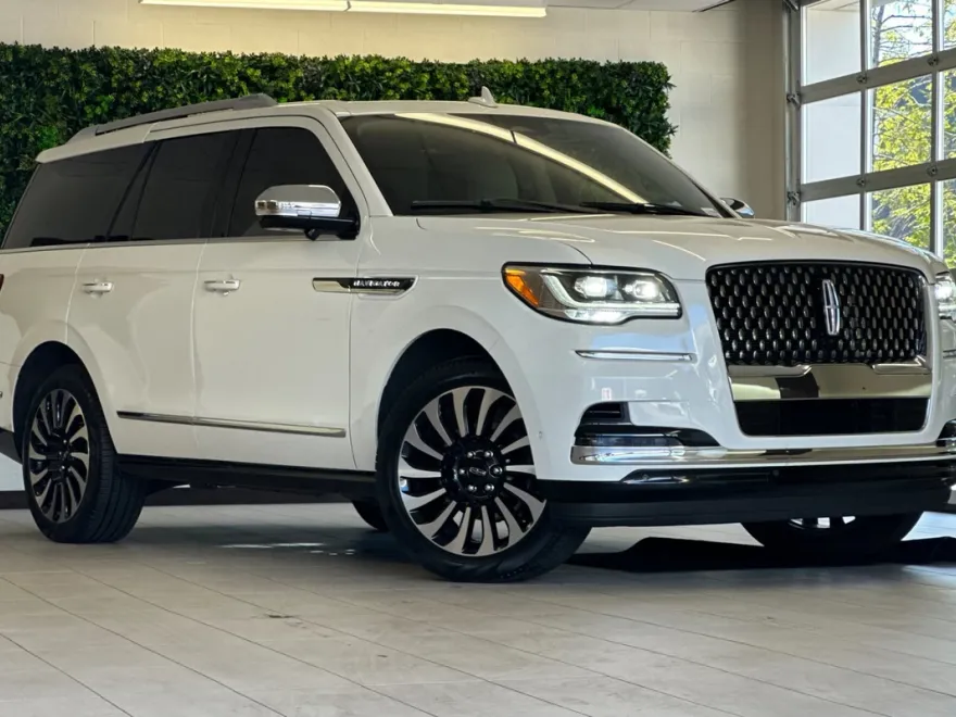 2023 Lincoln Navigator Black Label photo 1