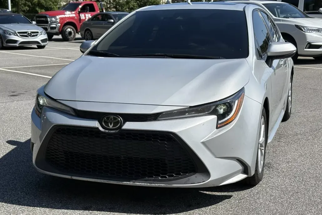 2022 Toyota Corolla LE photo 1