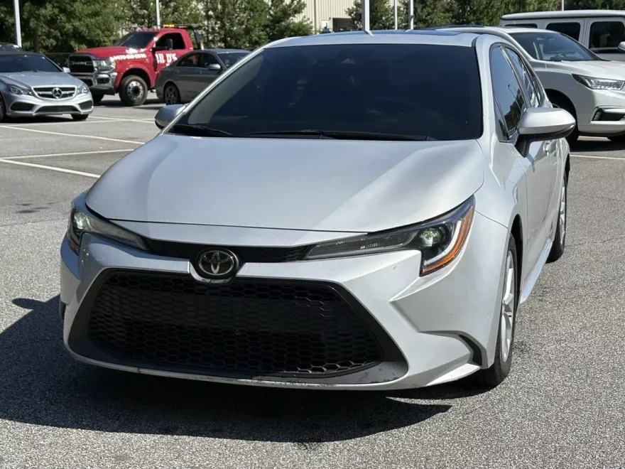 2022 Toyota Corolla LE photo 1