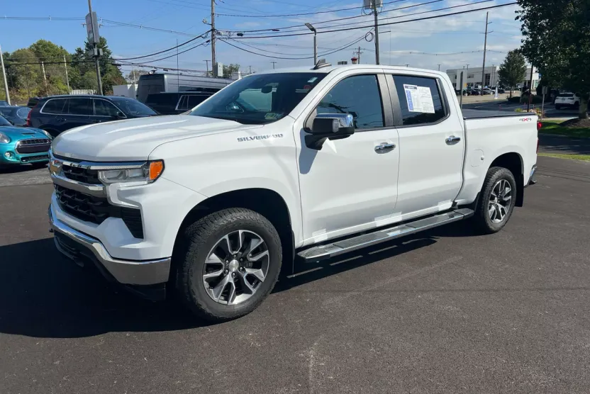2022 Chevrolet Silverado 1500 LT photo 1