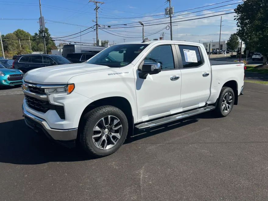 2022 Chevrolet Silverado 1500 LT photo 1