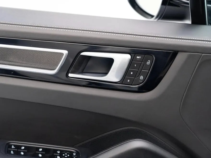2022 Porsche Cayenne GTS photo 20