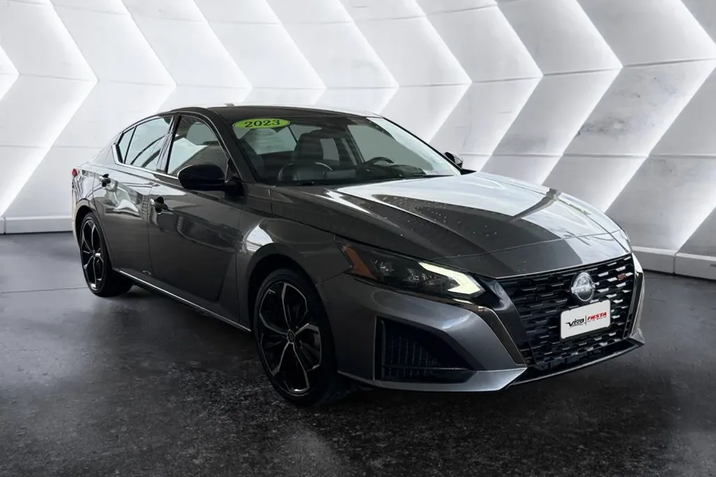 2023 Nissan Altima 2.5 SR photo 1