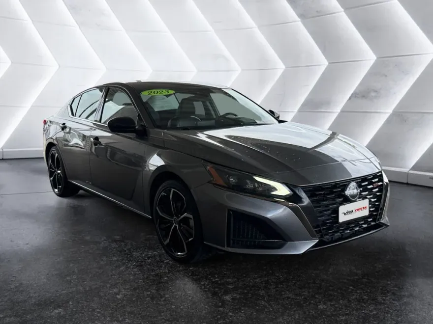 2023 Nissan Altima 2.5 SR photo 1