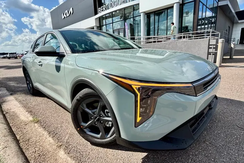 2025 Kia K4 LXS photo 1