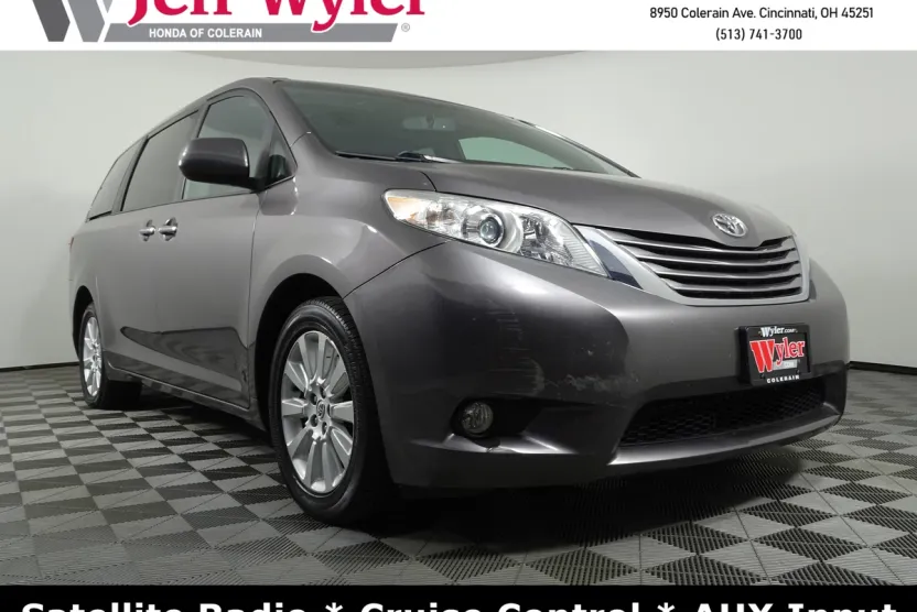 2015 Toyota Sienna XLE photo 1