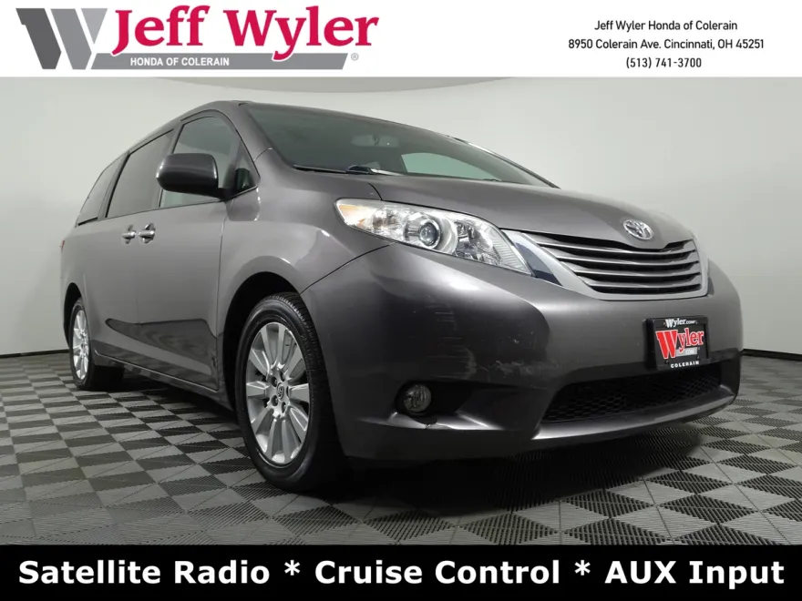 2015 Toyota Sienna XLE photo 1