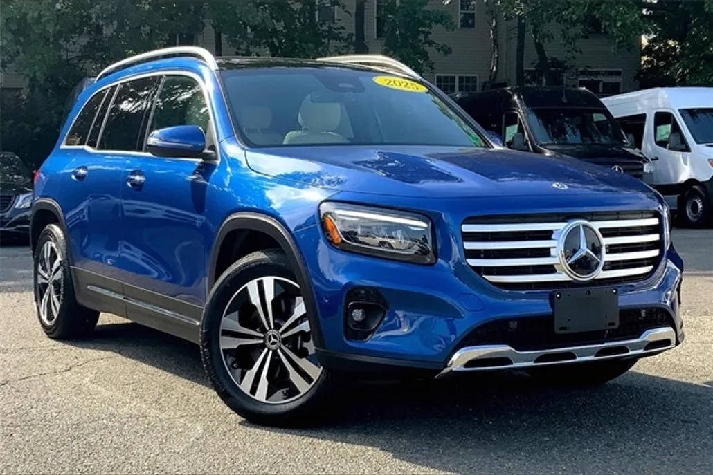 2025 Mercedes Benz GLB 250 4MATIC photo 1