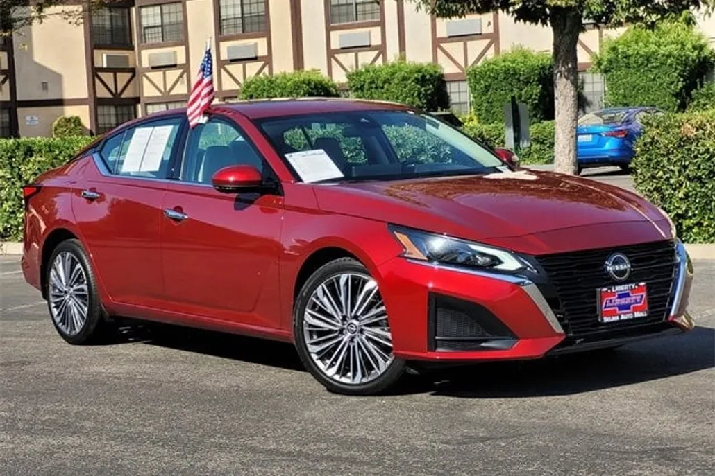 2024 Nissan Altima 2.5 SL photo 1