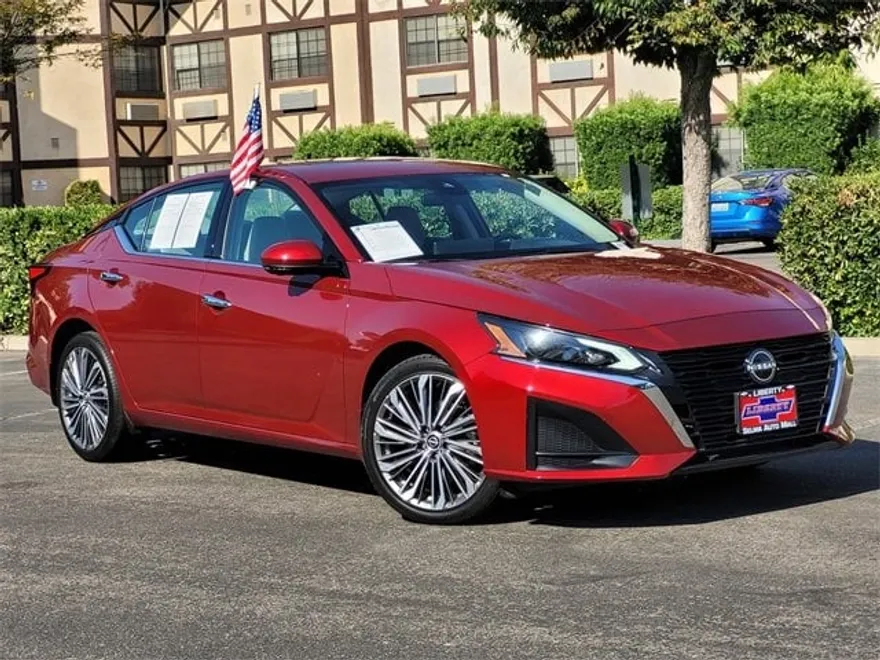 2024 Nissan Altima 2.5 SL photo 1