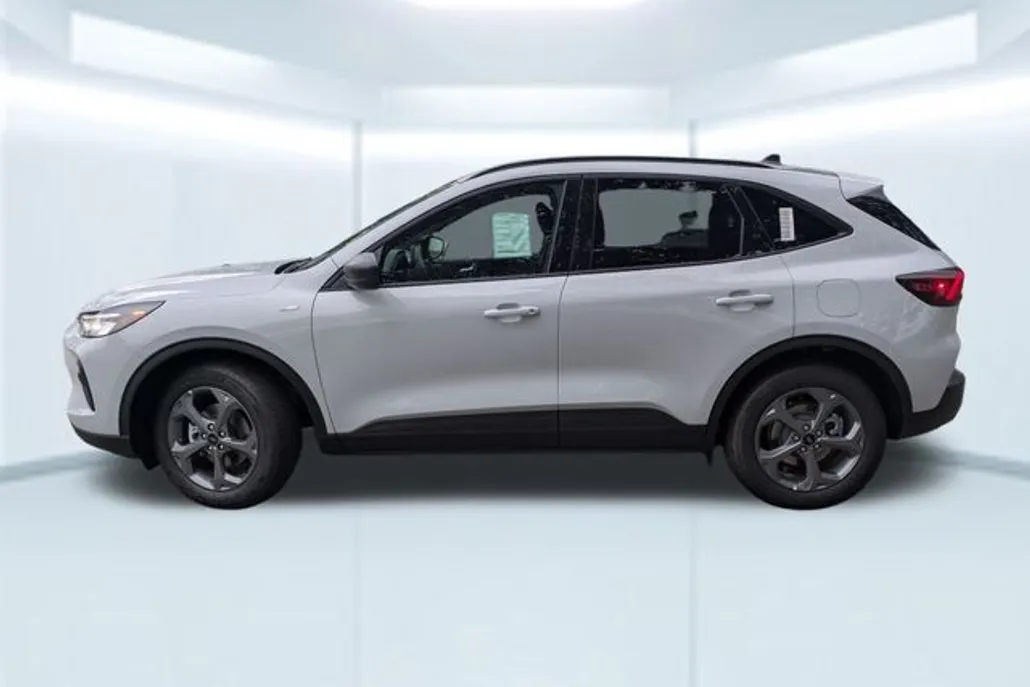2025 Ford Escape ST-Line photo 1