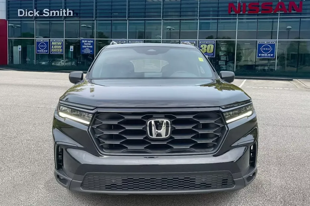 2025 Honda Pilot Sport photo 1