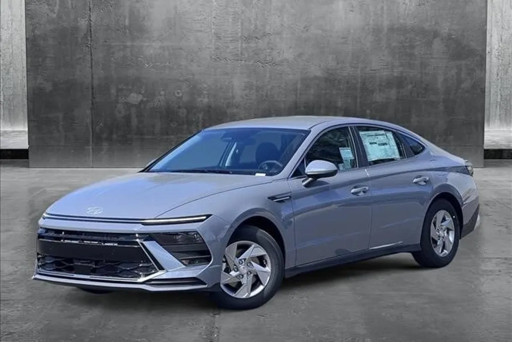 2025 Hyundai Sonata SE photo 1