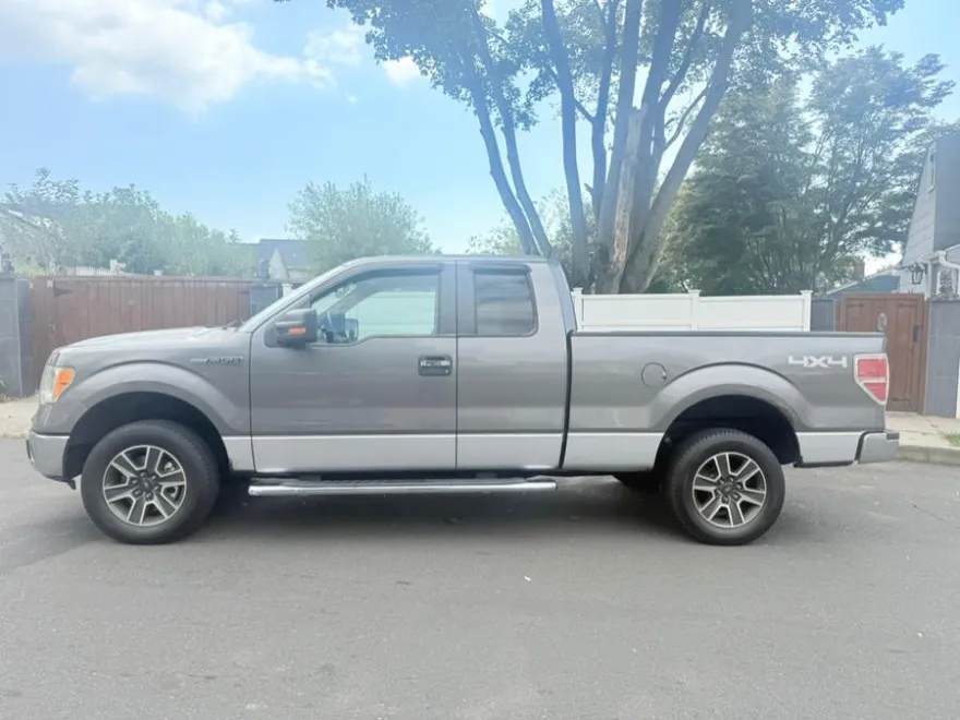2011 Ford F-150 XLT photo 1