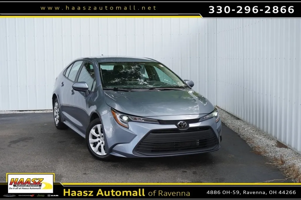 2023 Toyota Corolla LE photo 1