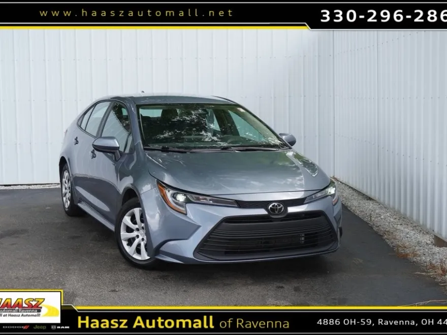 2023 Toyota Corolla LE photo 1
