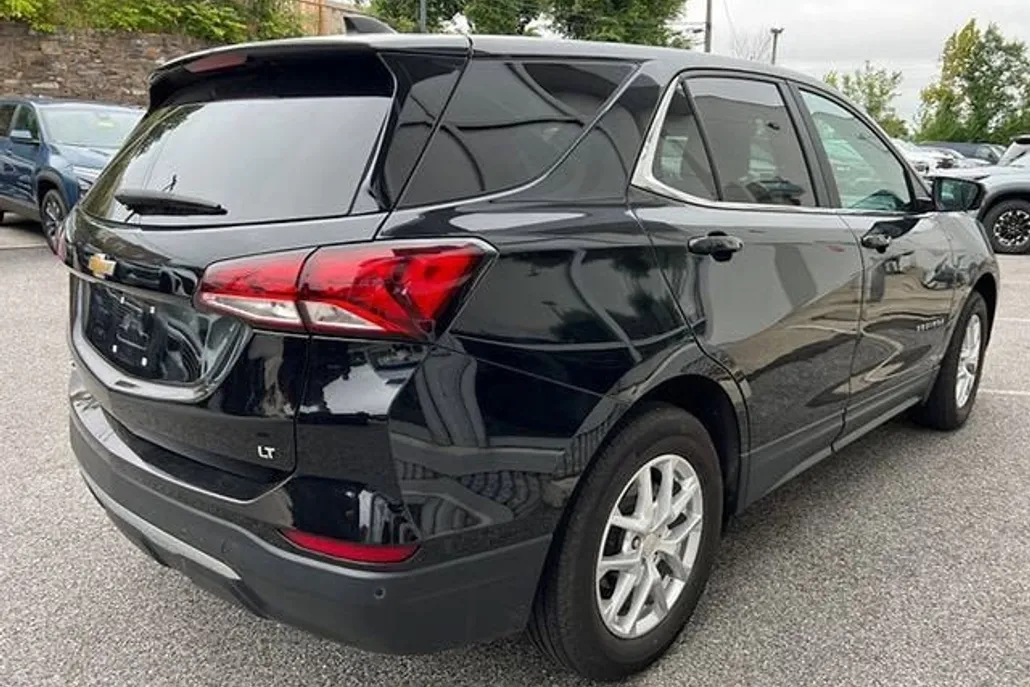 2022 Chevrolet Equinox LT photo 1