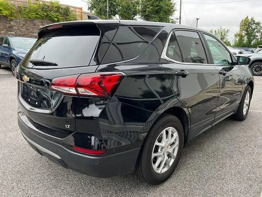 2022 Chevrolet Equinox LT photo 1