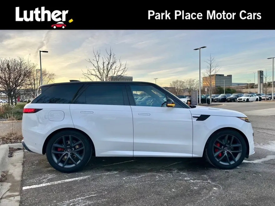 2024 Land Rover Range Rover Sport SE photo 1