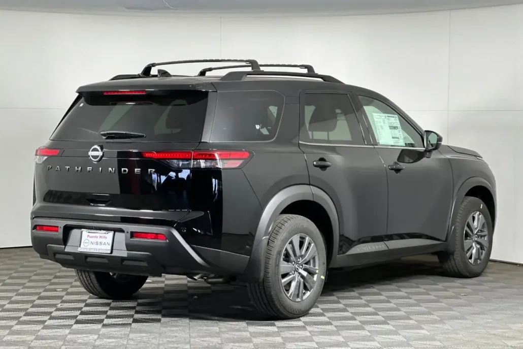 2025 Nissan Pathfinder SV photo 1