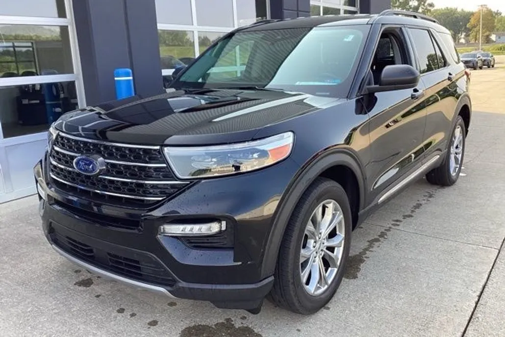 2022 Ford Explorer XLT photo 1