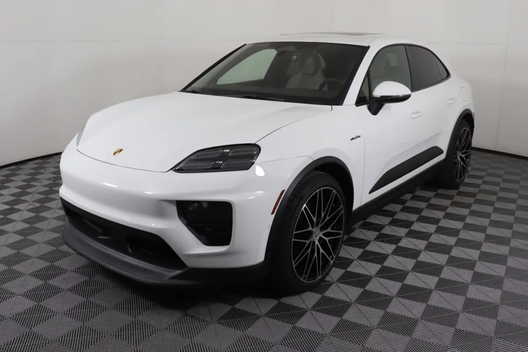 2024 Porsche Macan Electric 4 photo 1