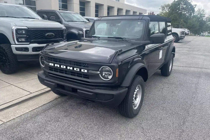 2025 Ford Bronco Base photo 1