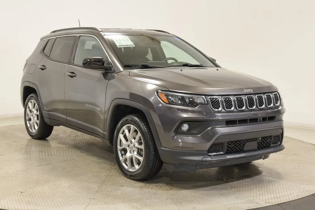 2023 Jeep Compass Latitude Lux photo 1