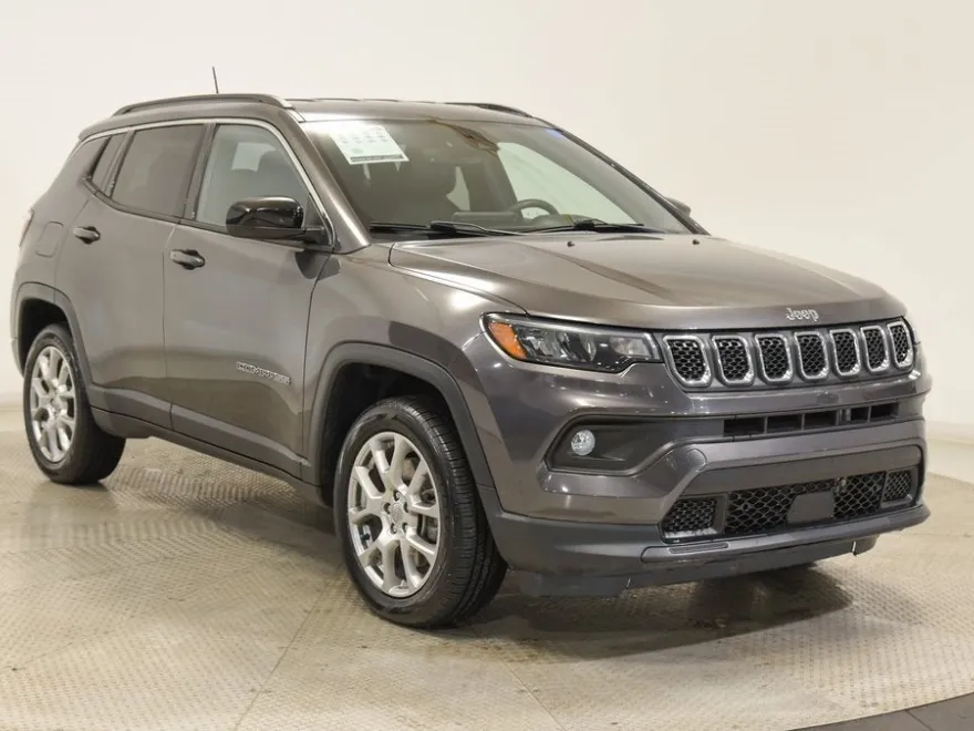 2023 Jeep Compass Latitude Lux photo 1