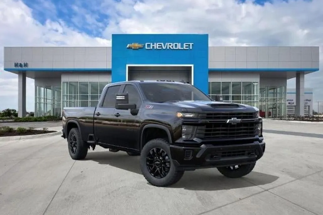2026 Chevrolet Silverado 2500HD Custom photo 1