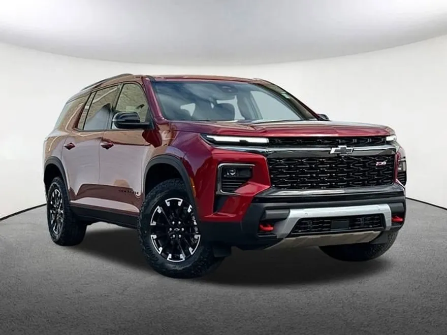 2025 Chevrolet Traverse Z71 photo 1