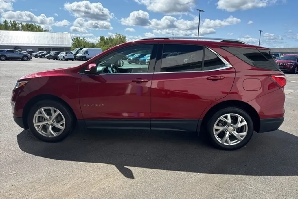 2020 Chevrolet Equinox LT photo 1