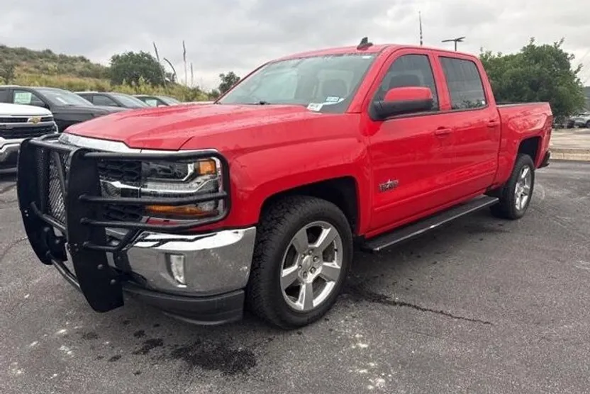 2017 Chevrolet Silverado 1500 LT photo 1