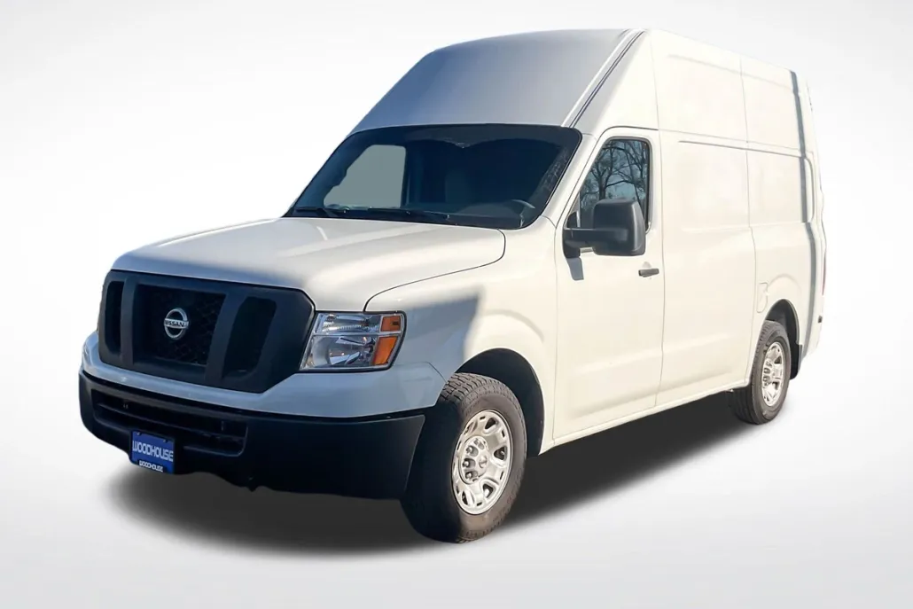 2021 Nissan NV2500 HD SV photo 1