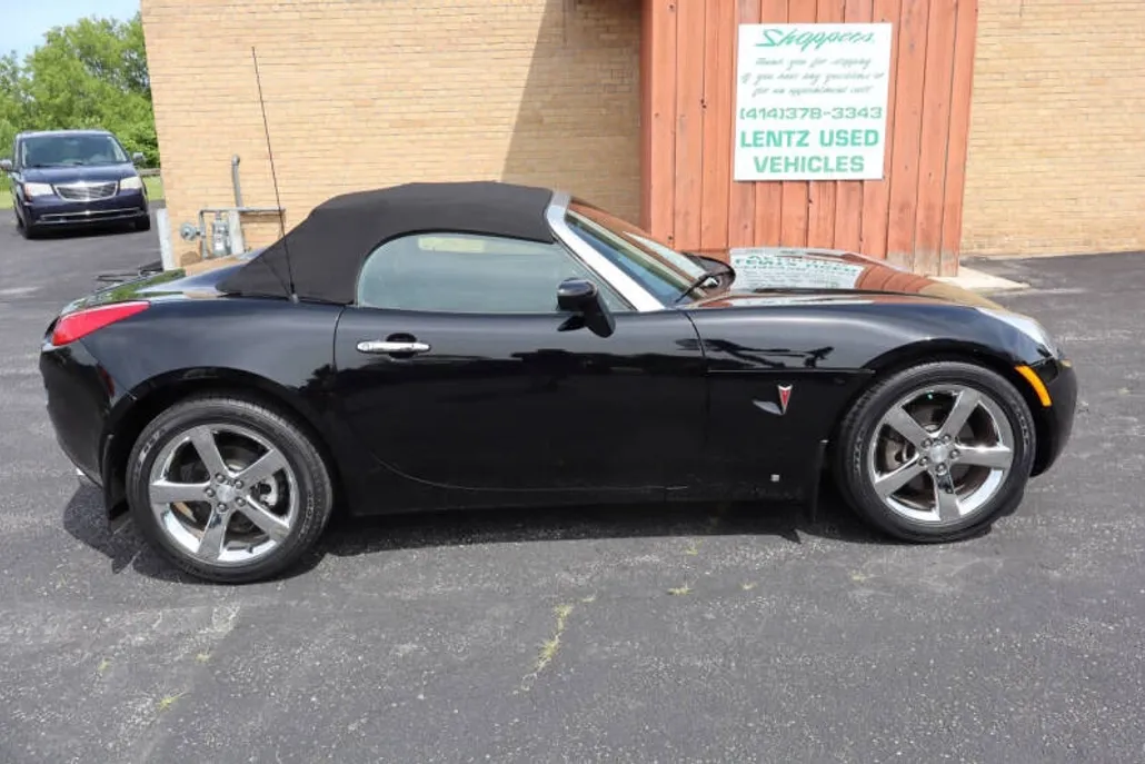 2006 Pontiac Solstice Convertible photo 1
