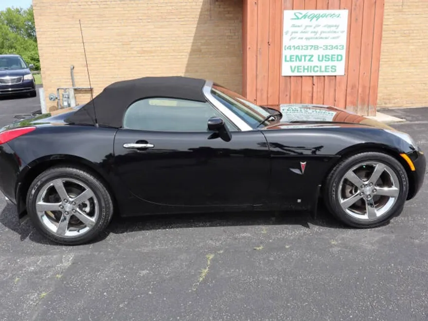 2006 Pontiac Solstice Convertible photo 1