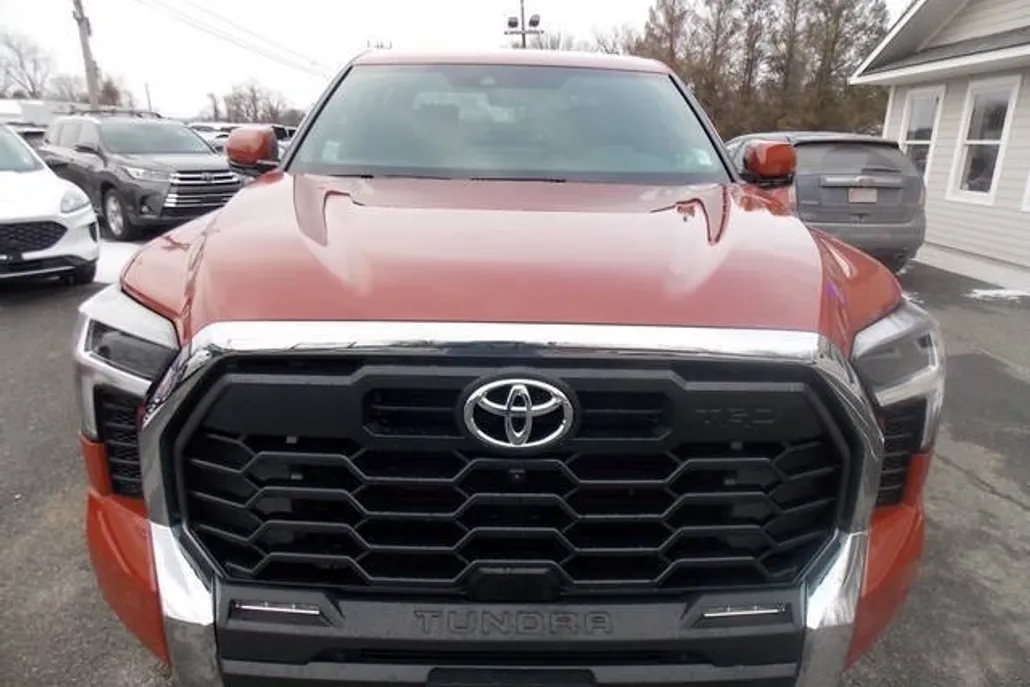 2025 Toyota Tundra SR5 CrewMax photo 1