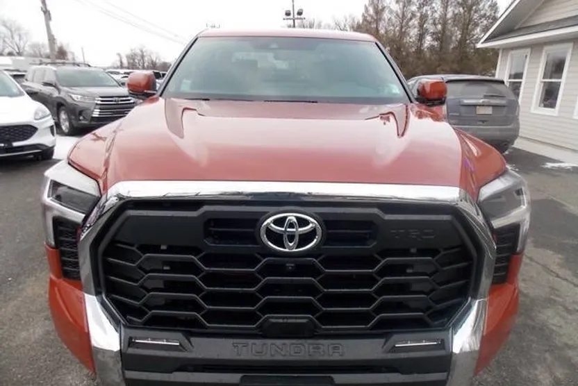 2025 Toyota Tundra SR5 CrewMax photo 1