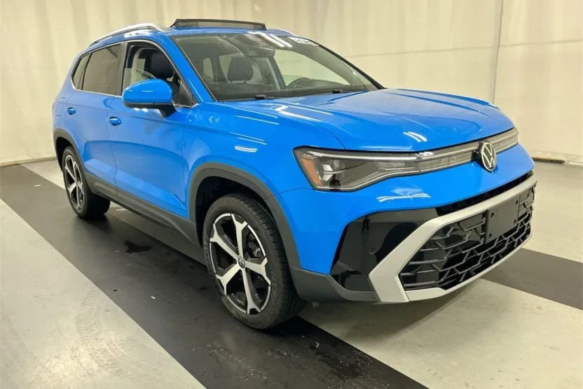 2025 Volkswagen Taos SEL photo 1