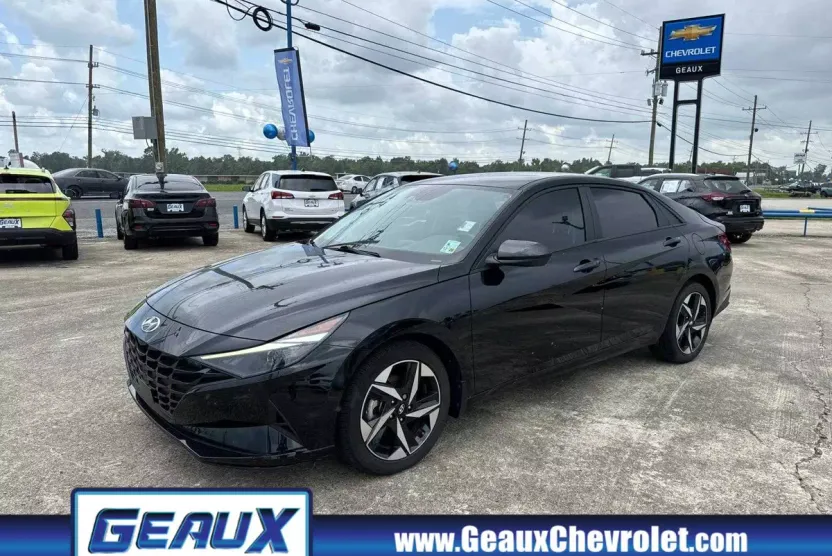 2023 Hyundai Elantra SEL photo 1