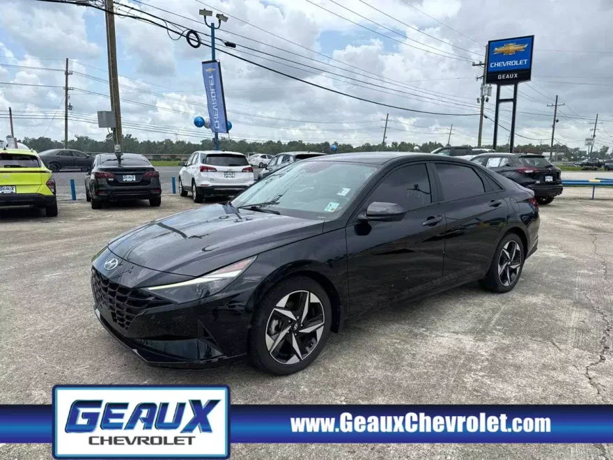 2023 Hyundai Elantra SEL photo 1
