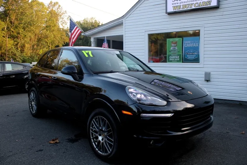 2017 Porsche Cayenne Platinum Edition photo 1