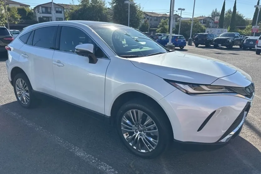 2023 Toyota Venza Limited photo 1