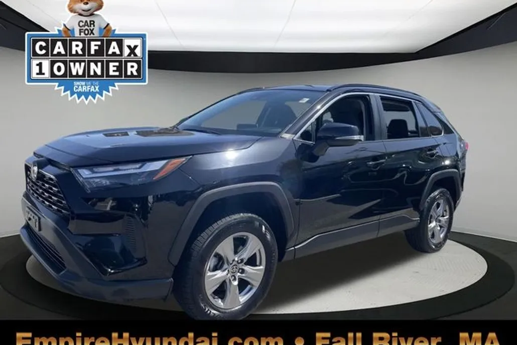 2023 Toyota RAV4 XLE photo 1