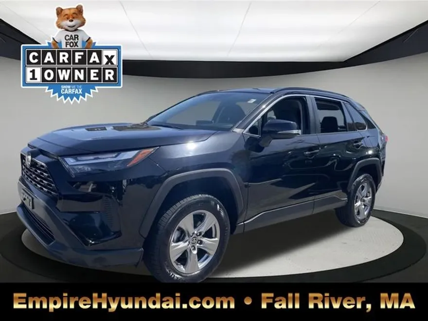 2023 Toyota RAV4 XLE photo 1
