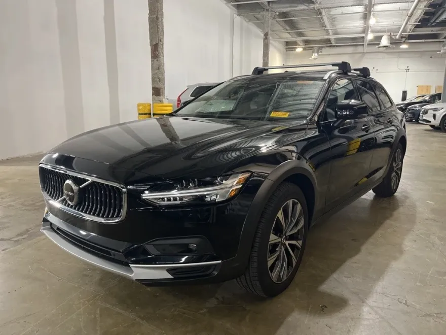 2024 Volvo V90 Cross Country B6 Plus photo 1