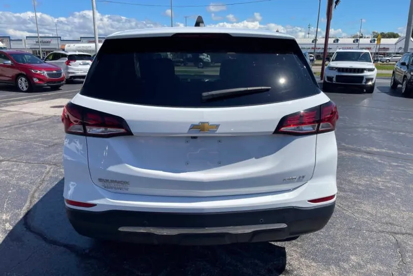 2024 Chevrolet Equinox LT photo 1