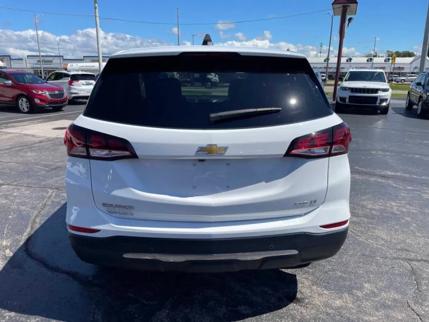 2024 Chevrolet Equinox LT photo 1