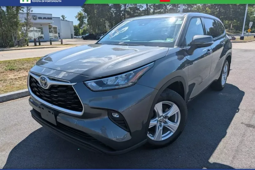 2020 Toyota Highlander LE photo 1