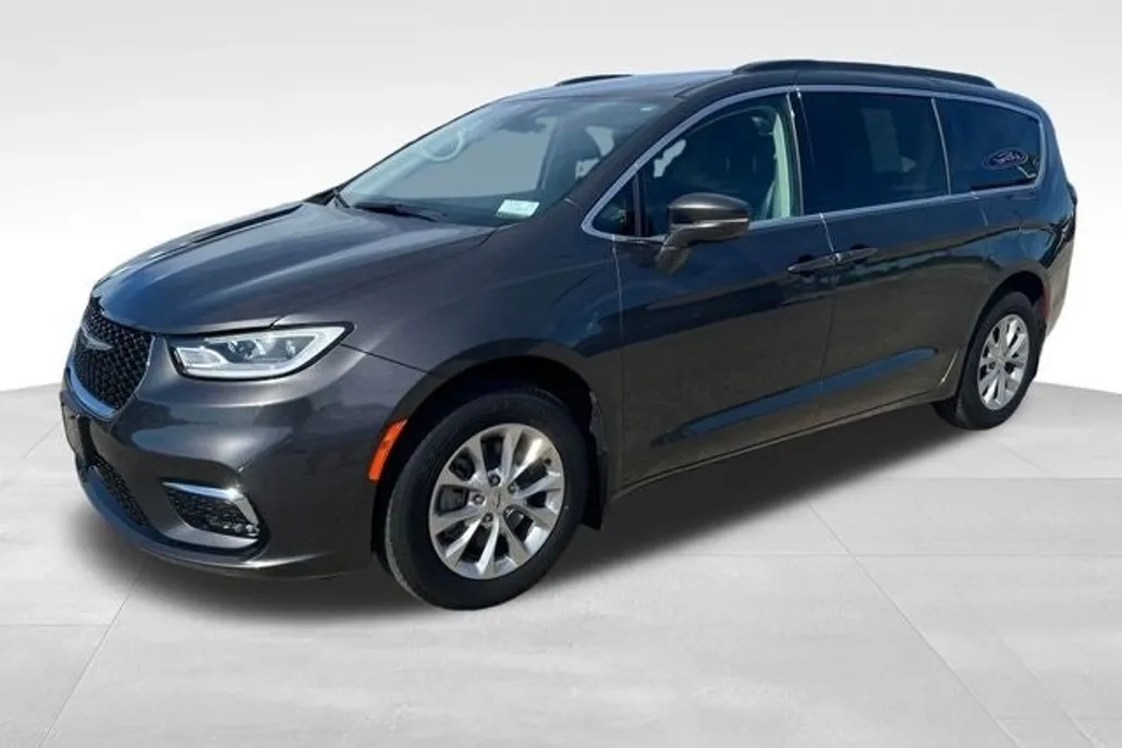 2022 Chrysler Pacifica Touring L photo 1